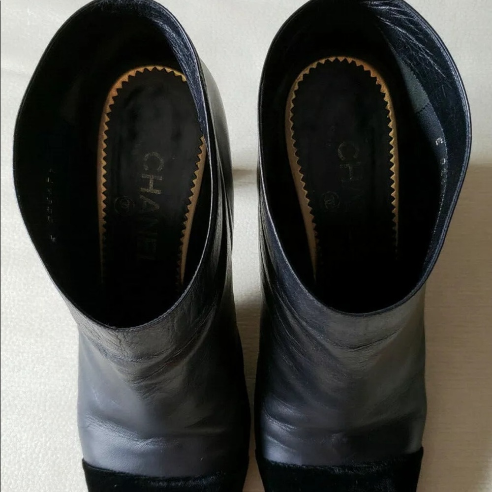 🛑SOLD🛑 Chanel Leather Booties fits US Size 8 - Picture 6 of 8